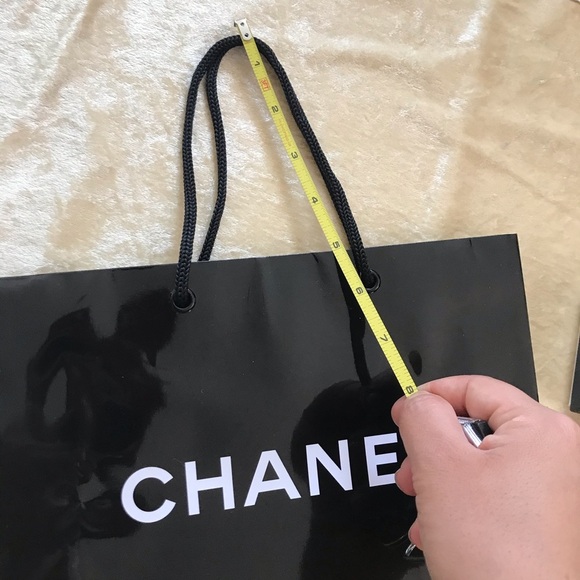 Authentic Chanel shopping bag - Picture 4 of 6